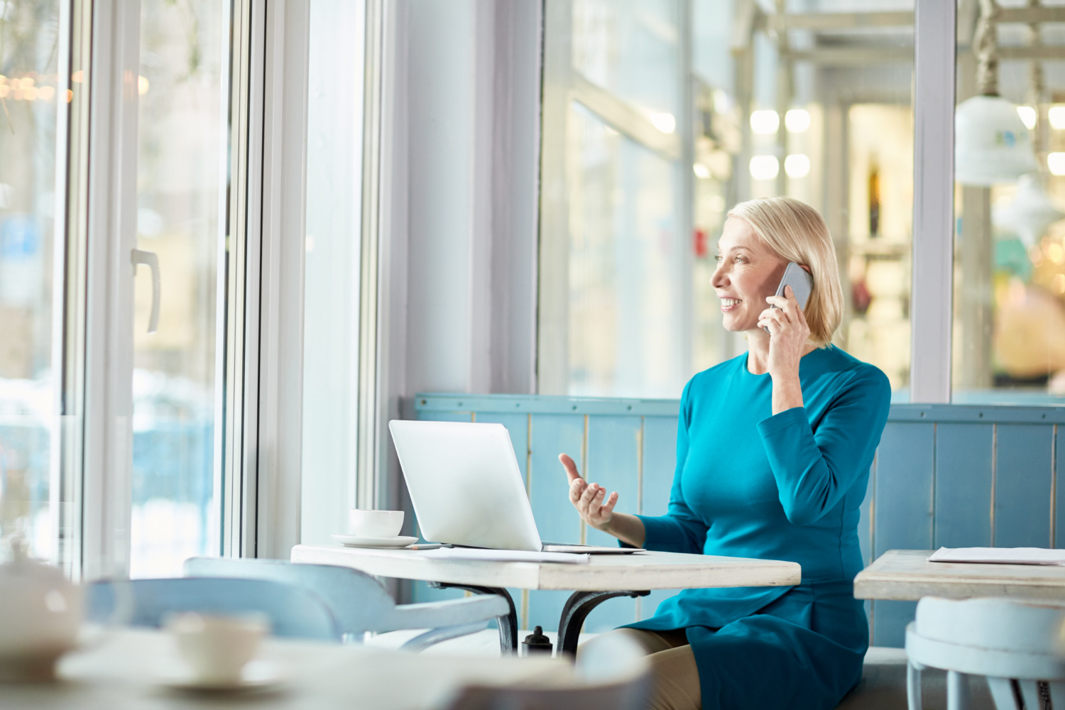 women on her business telephone